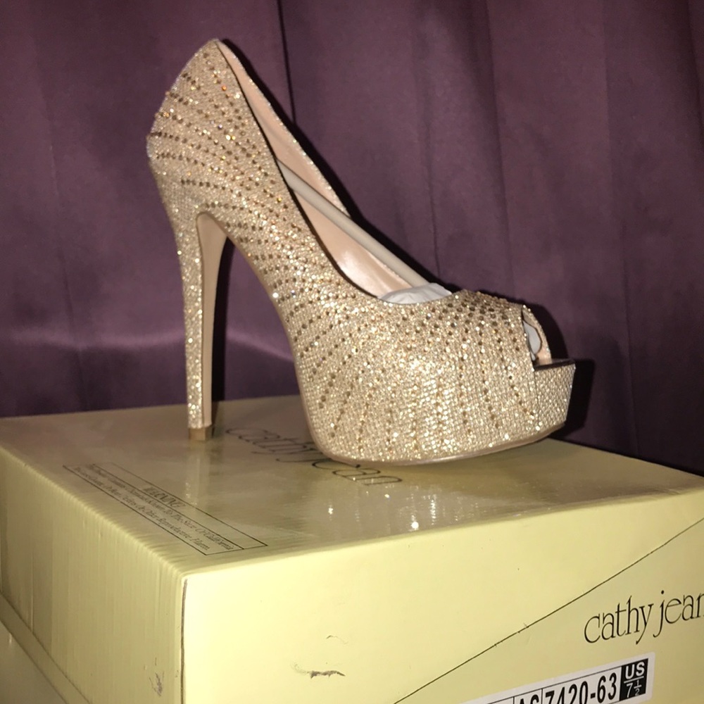 Cathy Jean Rose Gold Peep-Toe Pumps